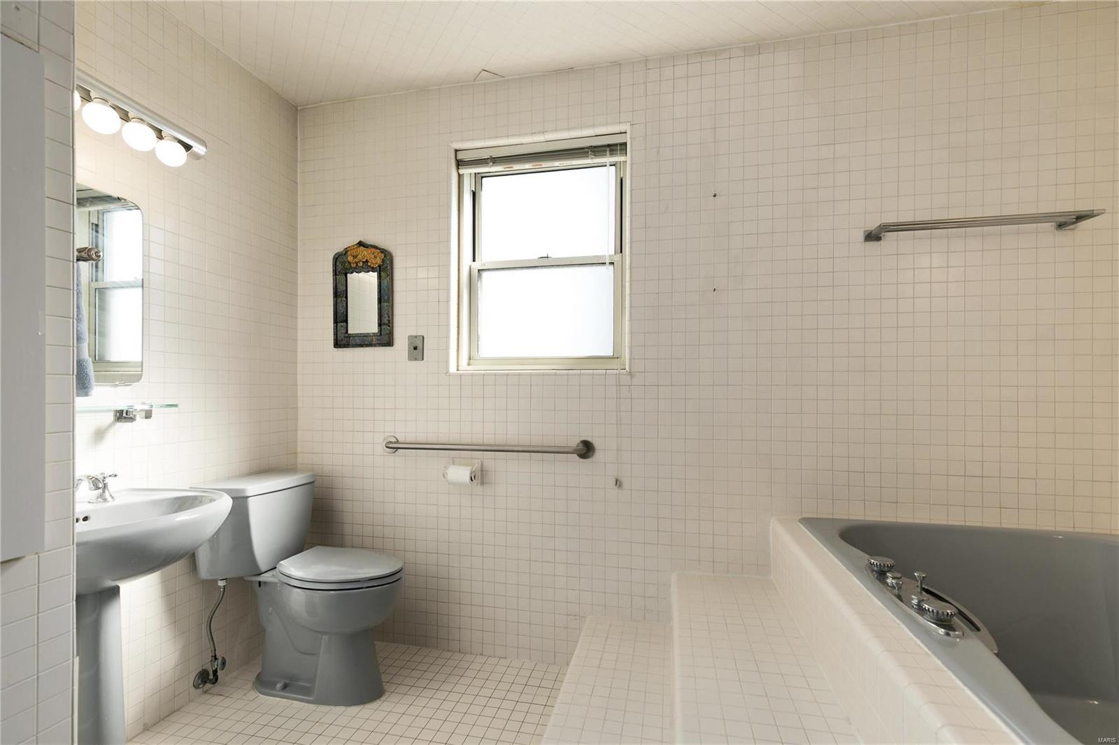 4440 Lindell Boulevard Unit: 801