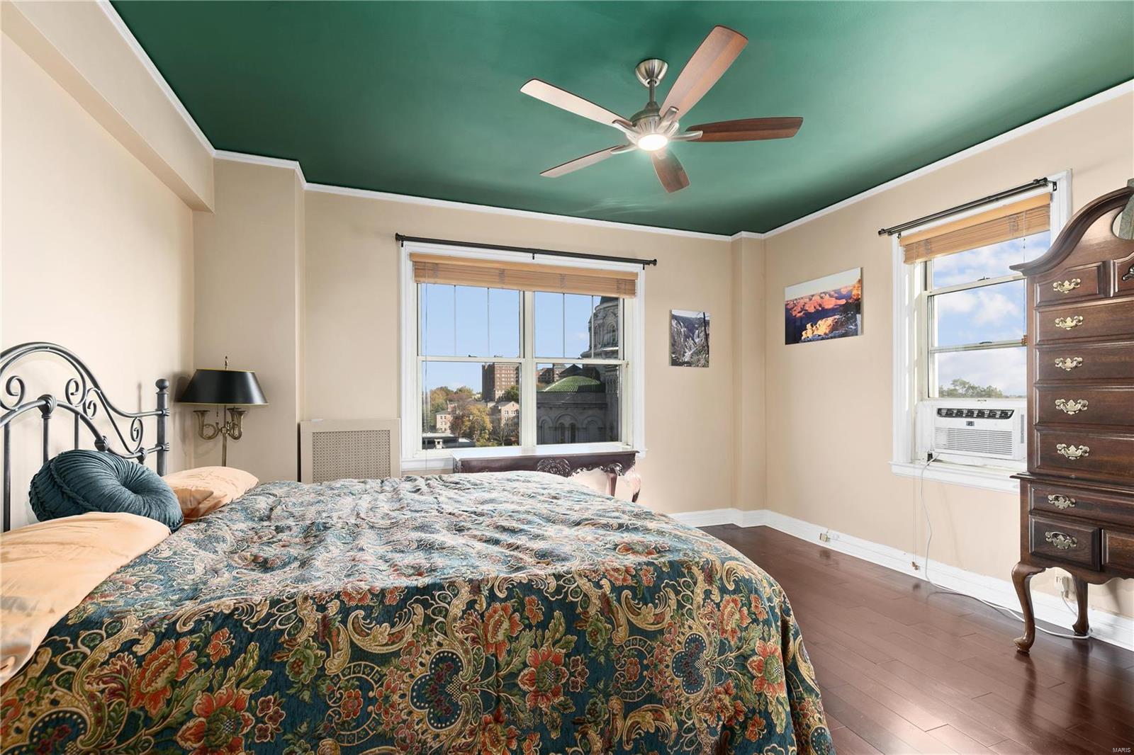 4440 Lindell Boulevard Unit: 801