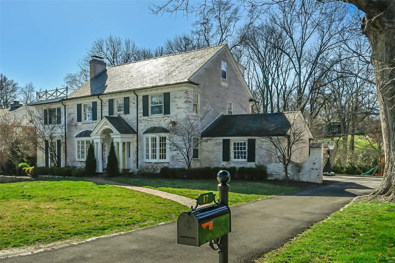 17 Granada Way