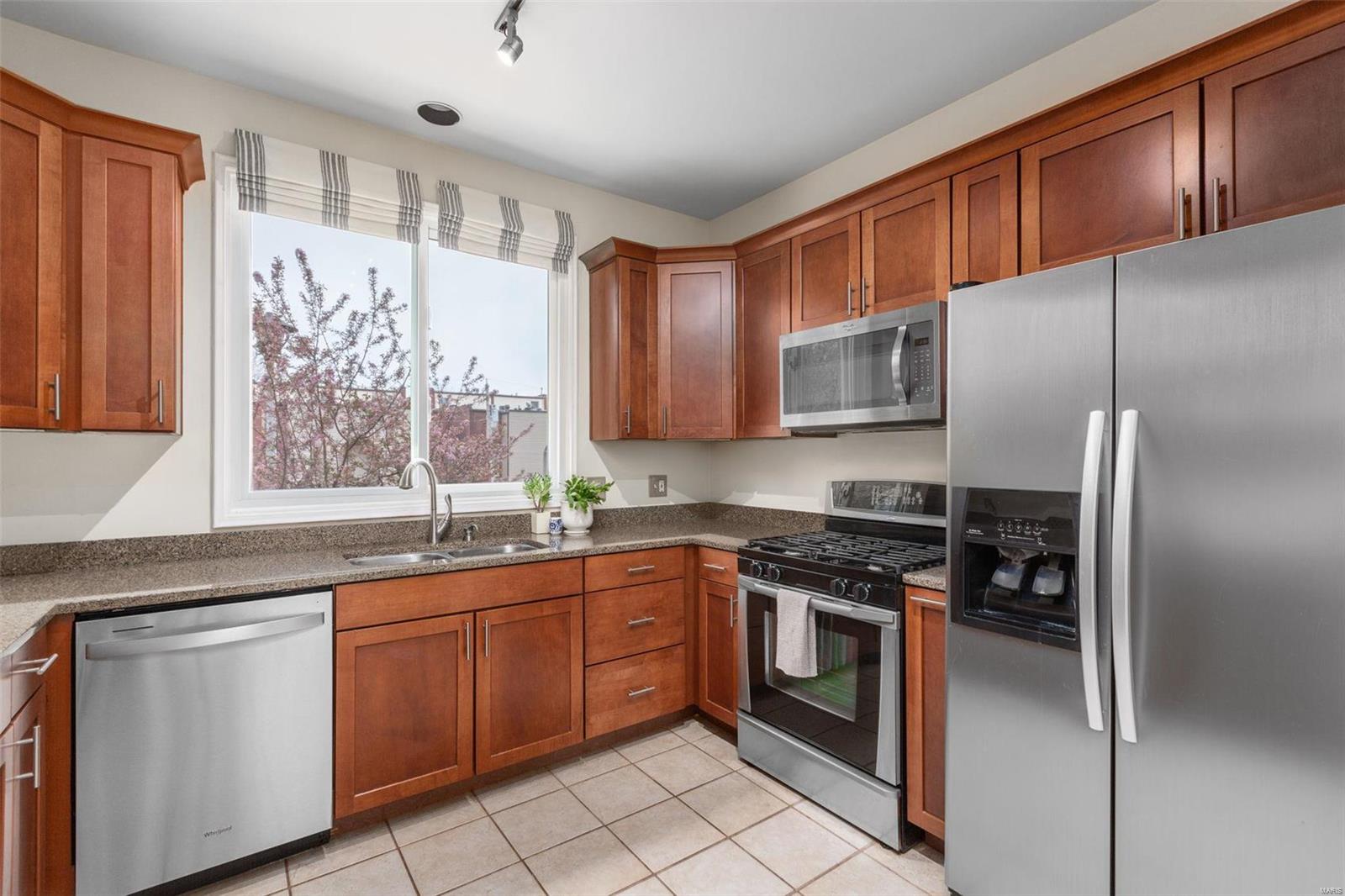 4328 Maryland Avenue Unit: 5