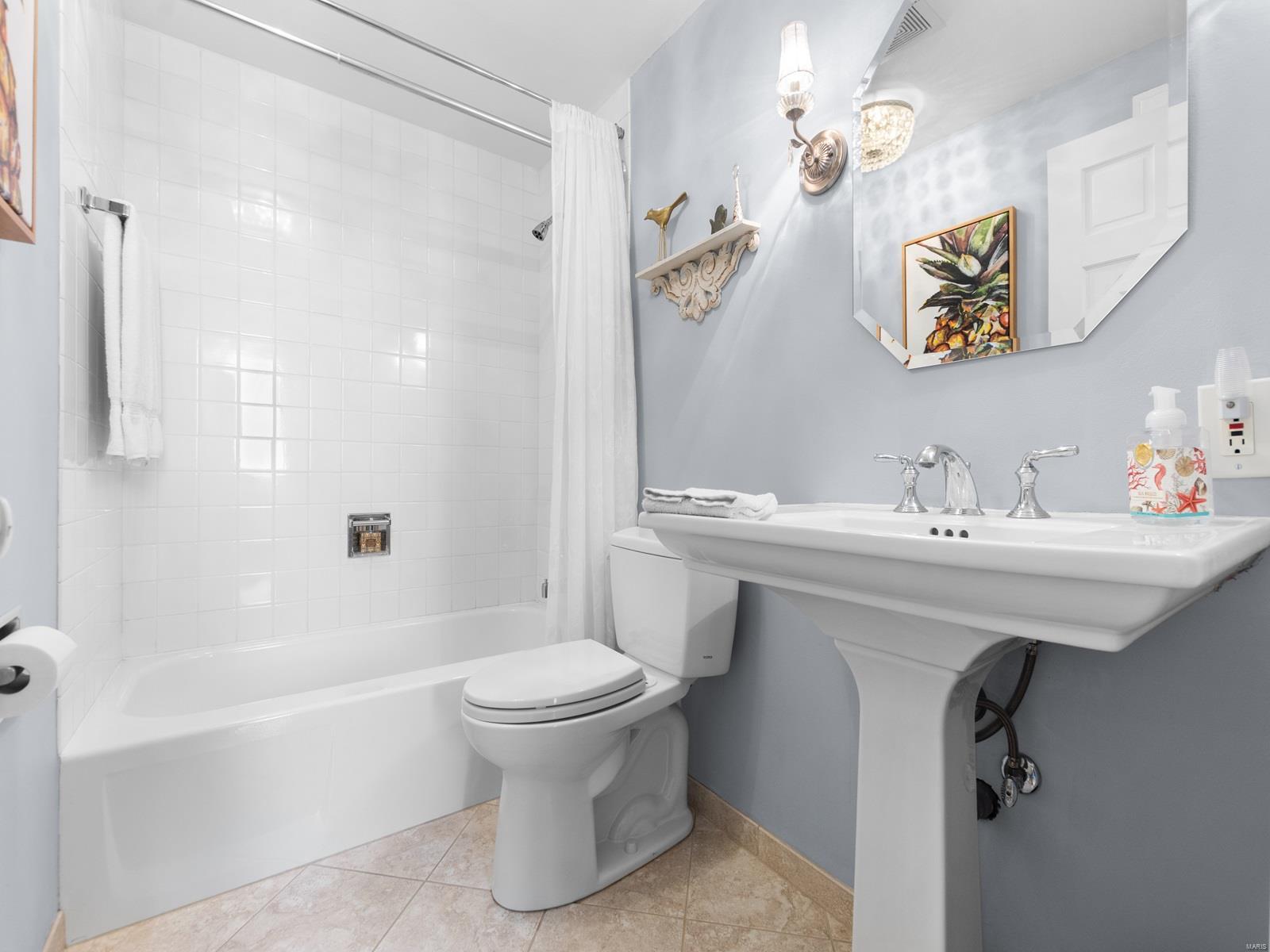 200 S Brentwood Boulevard S Unit: 6C