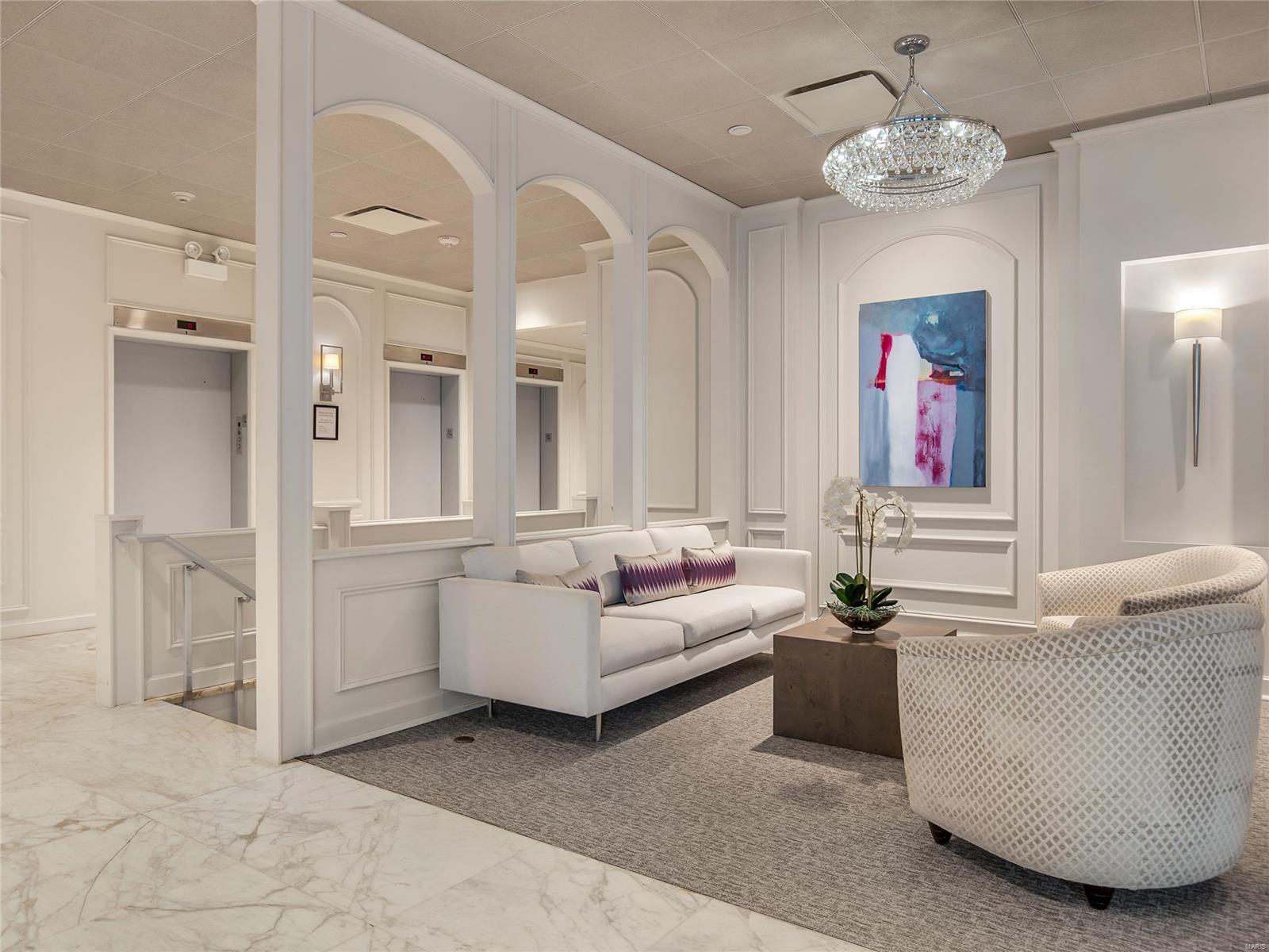 200 S Brentwood Boulevard S Unit: 6C