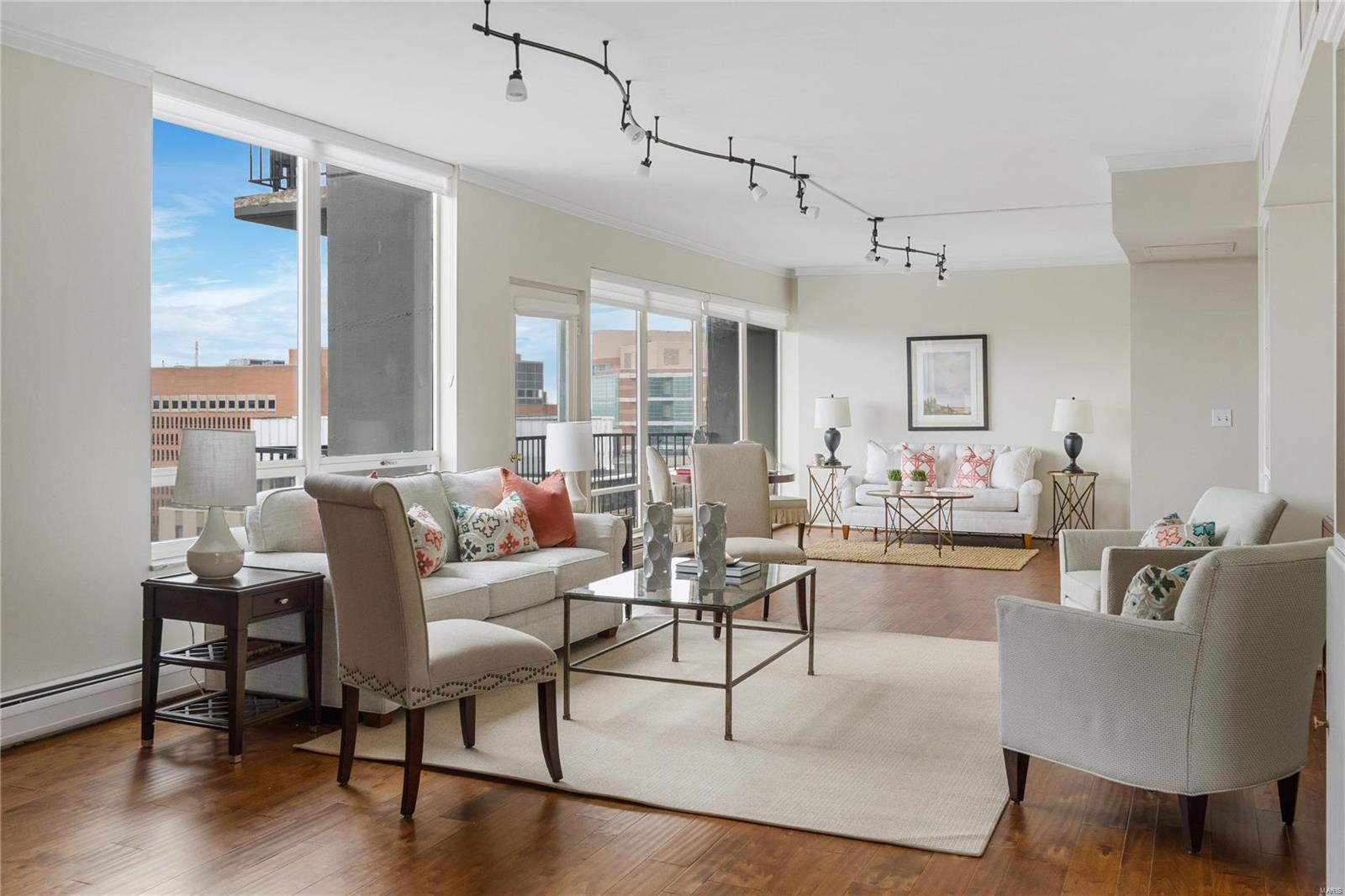 200 S Brentwood Boulevard Unit: 19D
