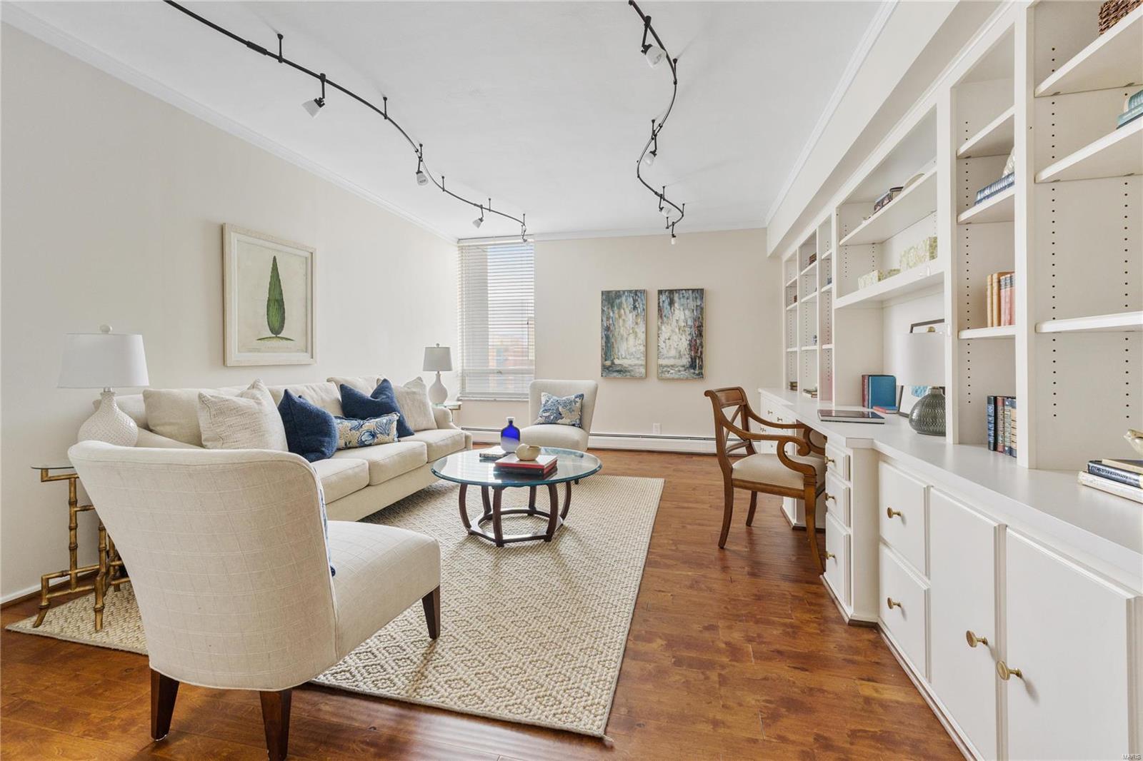200 S Brentwood Boulevard Unit: 19D