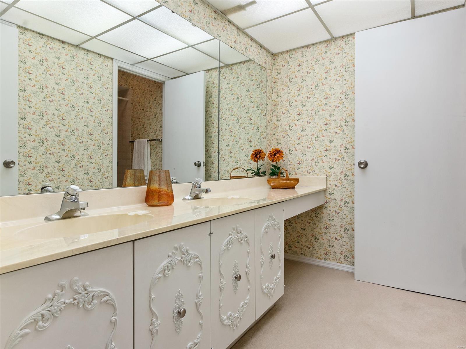 1511 Hampton Hall Drive Unit: 16