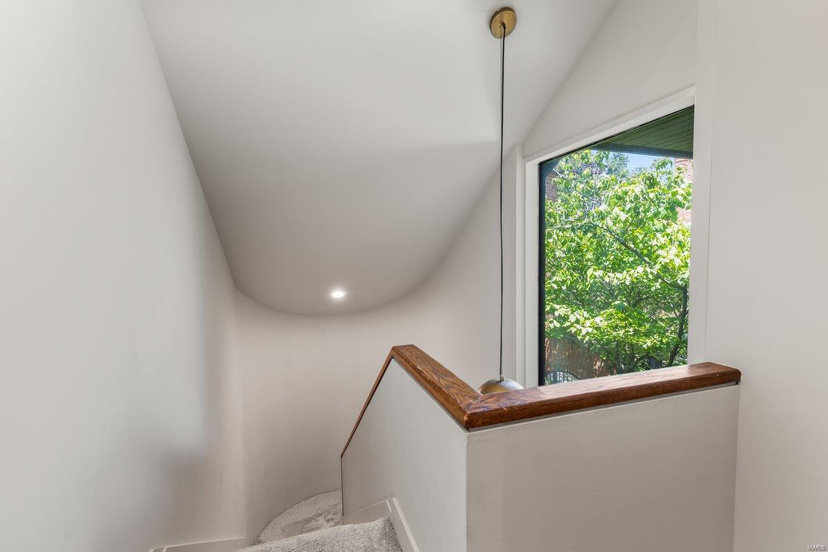 8031 Kingsbury Boulevard