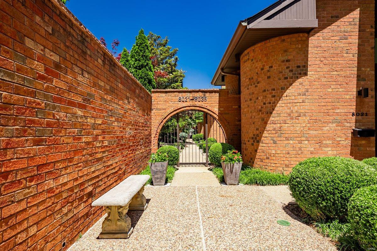 8031 Kingsbury Boulevard