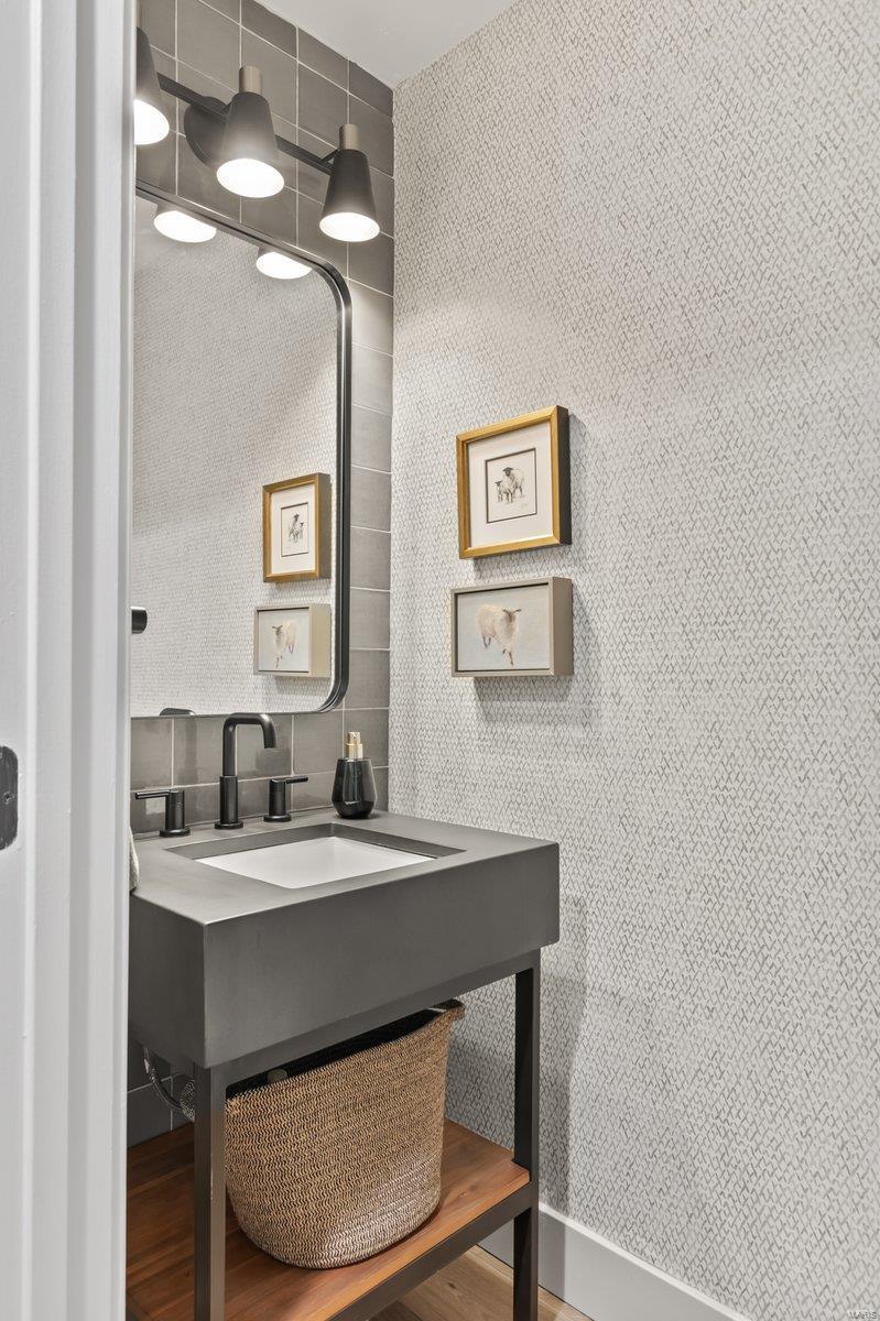 8031 Kingsbury Boulevard