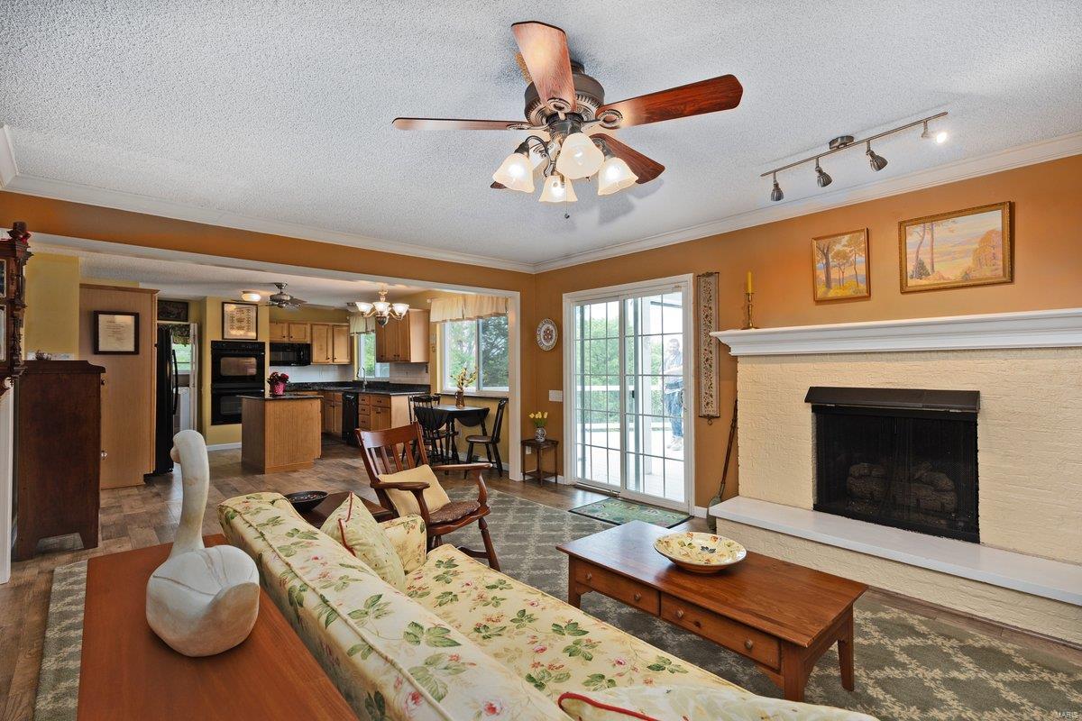 2210 Viewroyal Drive