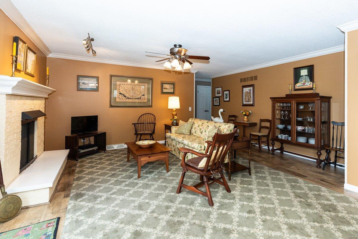 2210 Viewroyal Drive