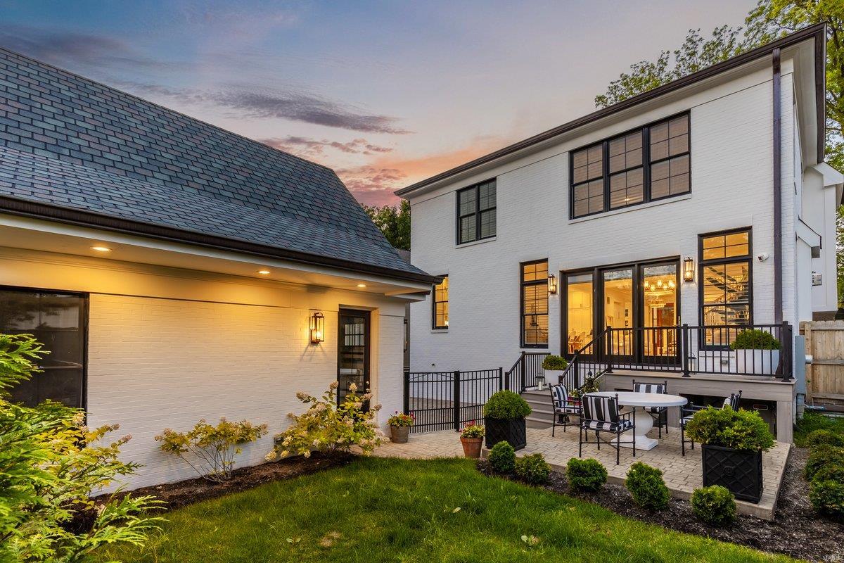 8140 Kingsbury Boulevard