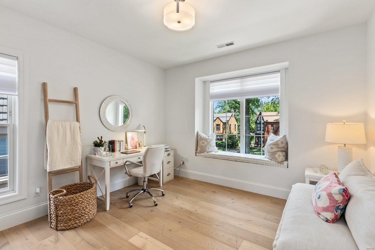 8140 Kingsbury Boulevard