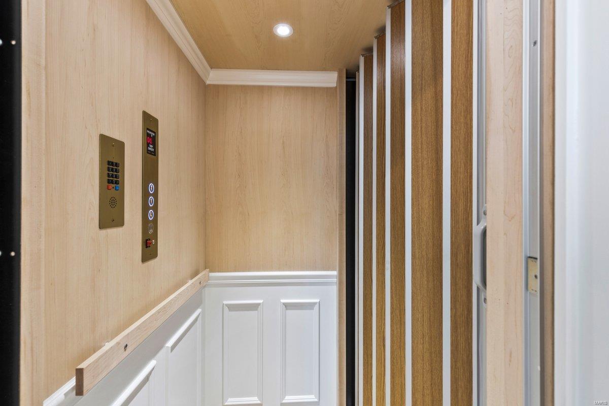 8140 Kingsbury Boulevard