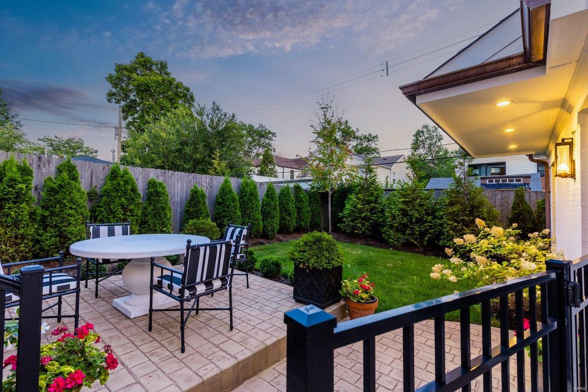 8140 Kingsbury Boulevard