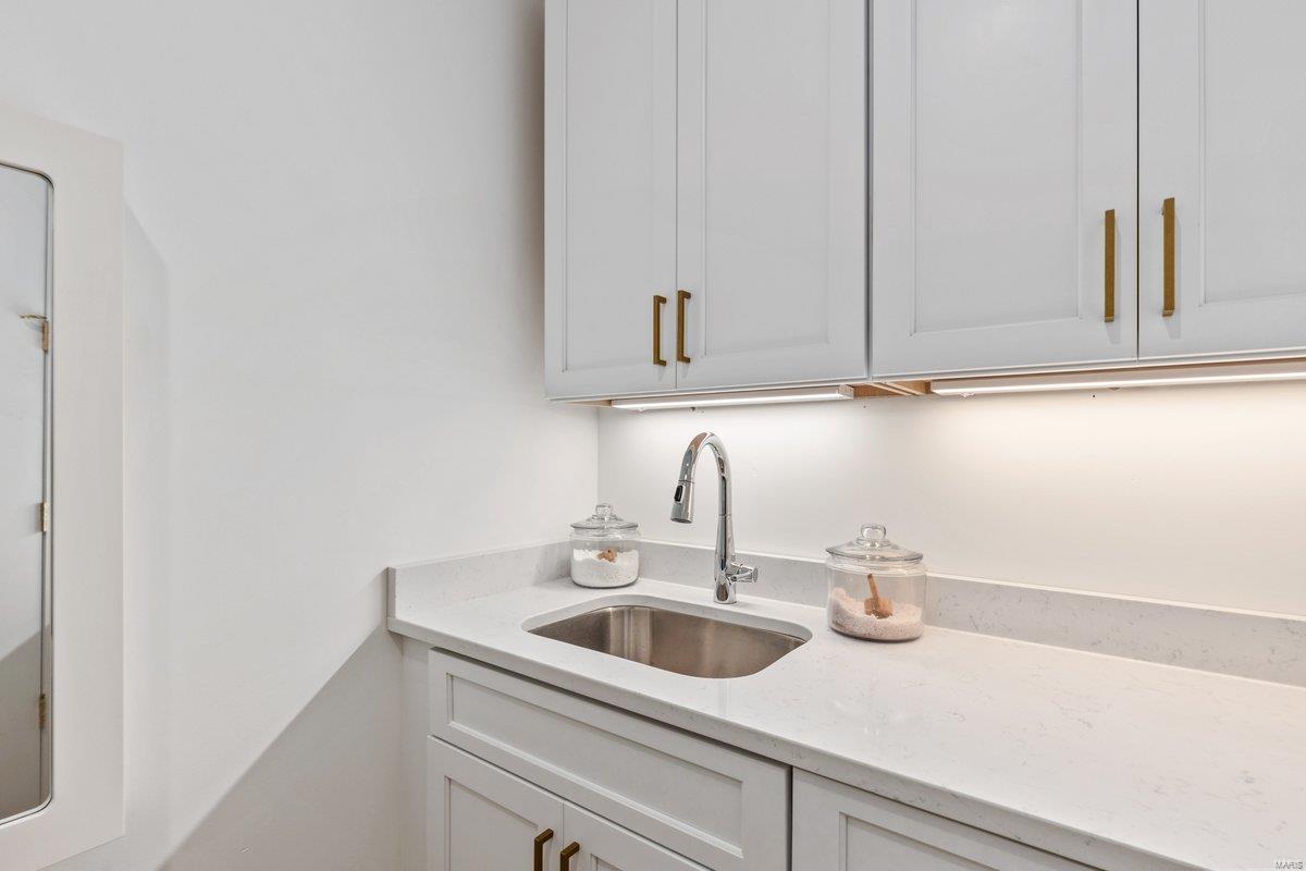 8140 Kingsbury Boulevard