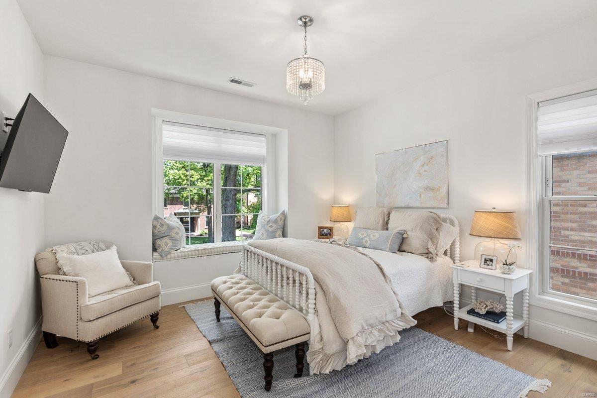 8140 Kingsbury Boulevard