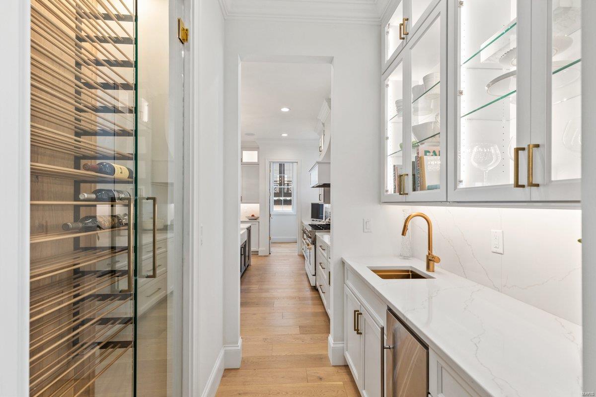 8140 Kingsbury Boulevard