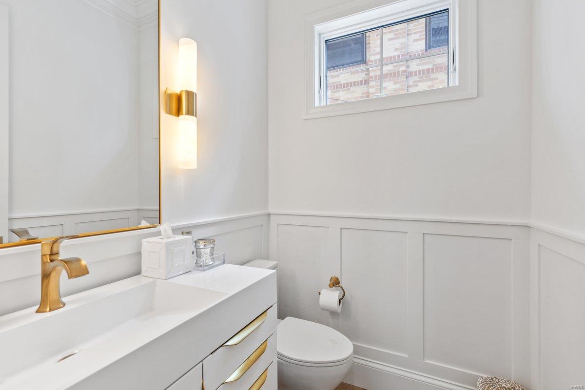 8140 Kingsbury Boulevard