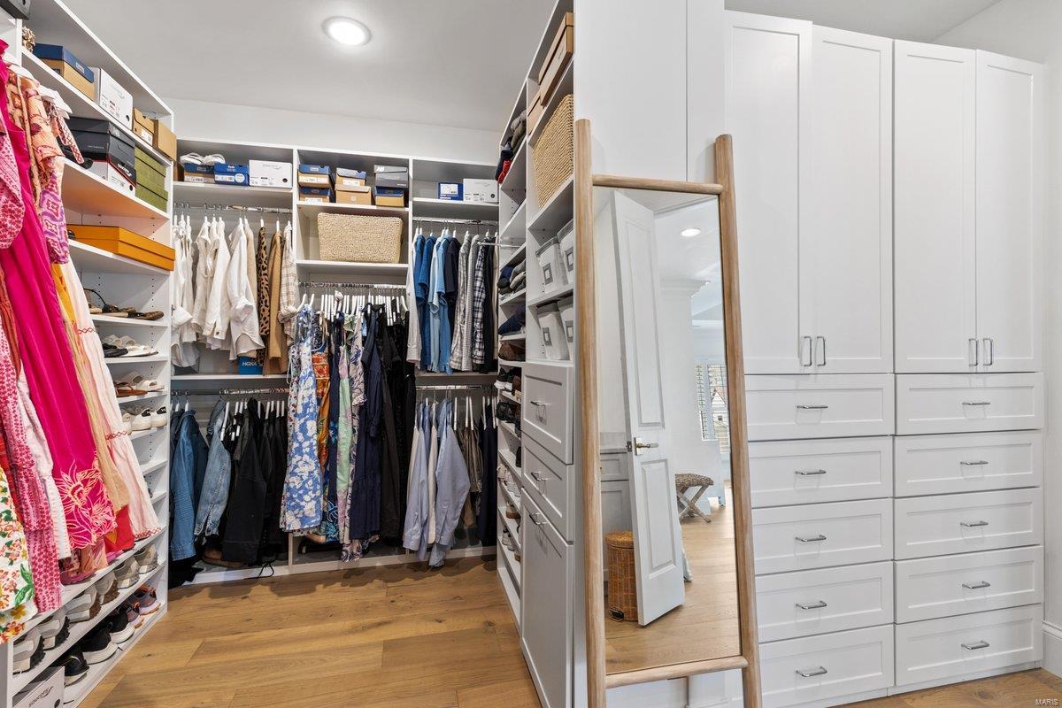 8140 Kingsbury Boulevard