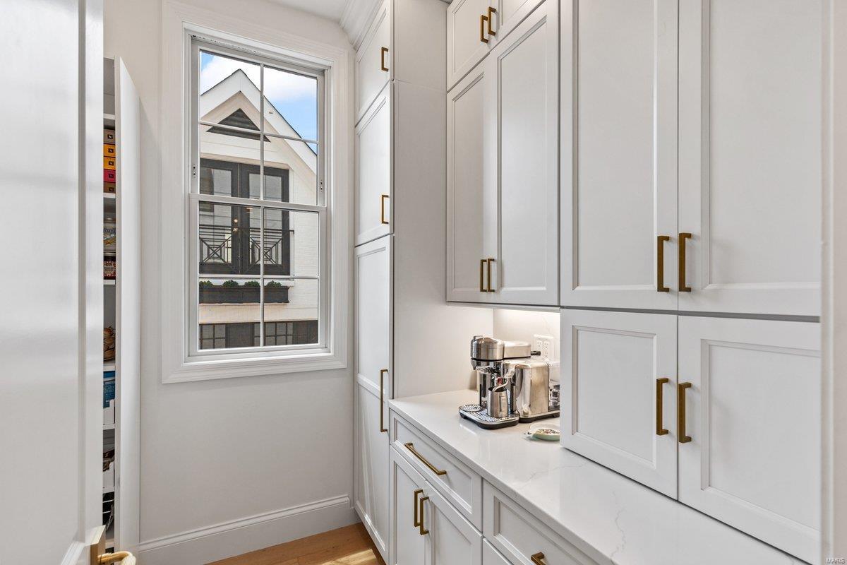 8140 Kingsbury Boulevard