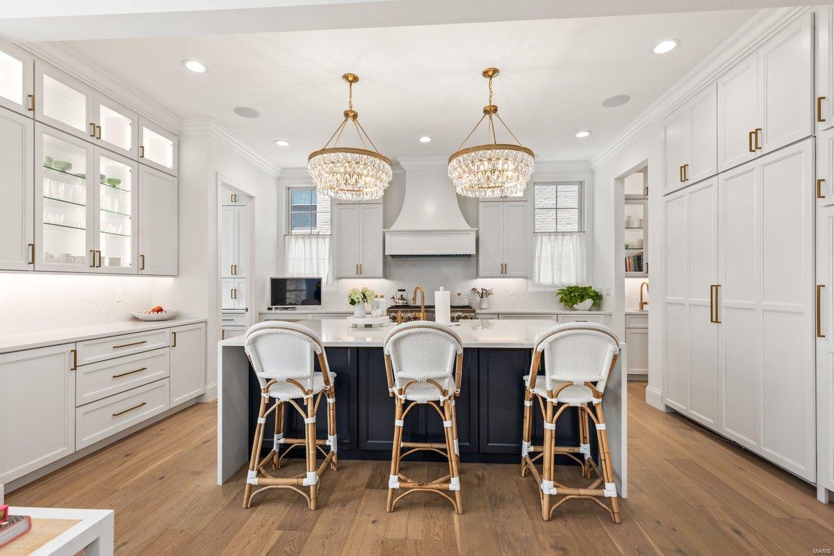 8140 Kingsbury Boulevard