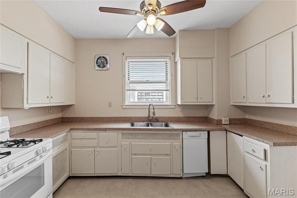 4440 Lindell Boulevard Unit: 1104