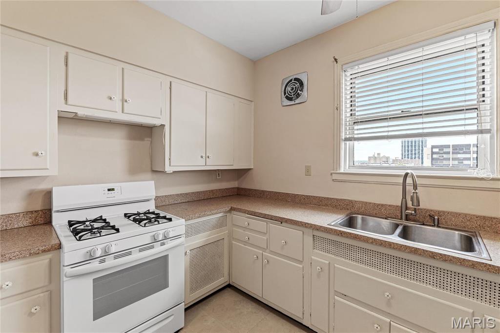 4440 Lindell Boulevard Unit: 1104