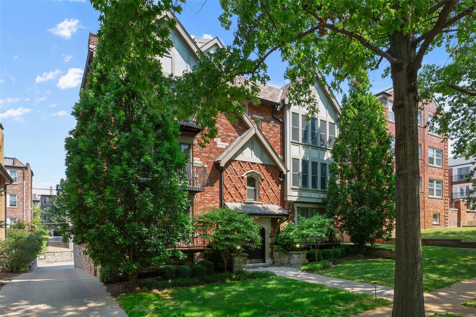 7527 Oxford Drive Unit: 2W