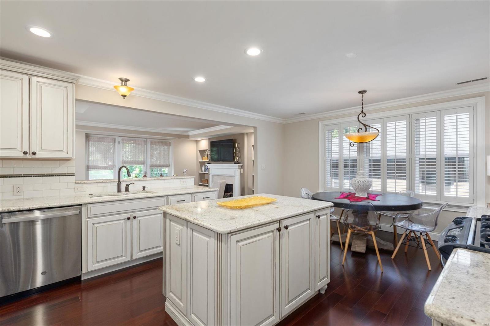 7527 Oxford Drive Unit: 2W