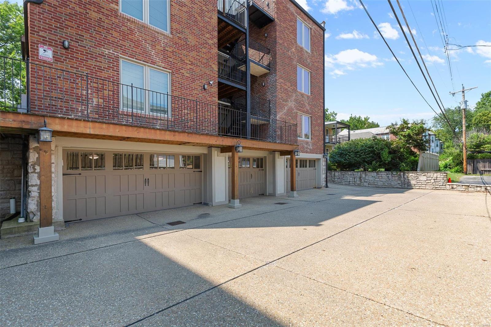 7527 Oxford Drive Unit: 2W