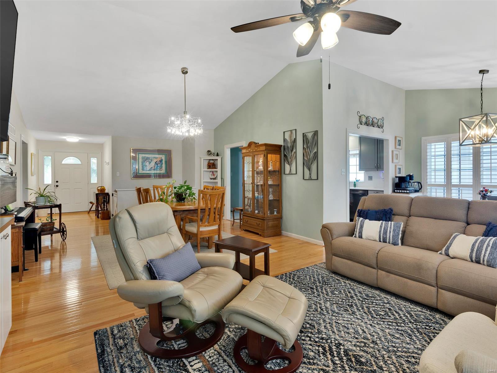952 Oak Knoll Manor