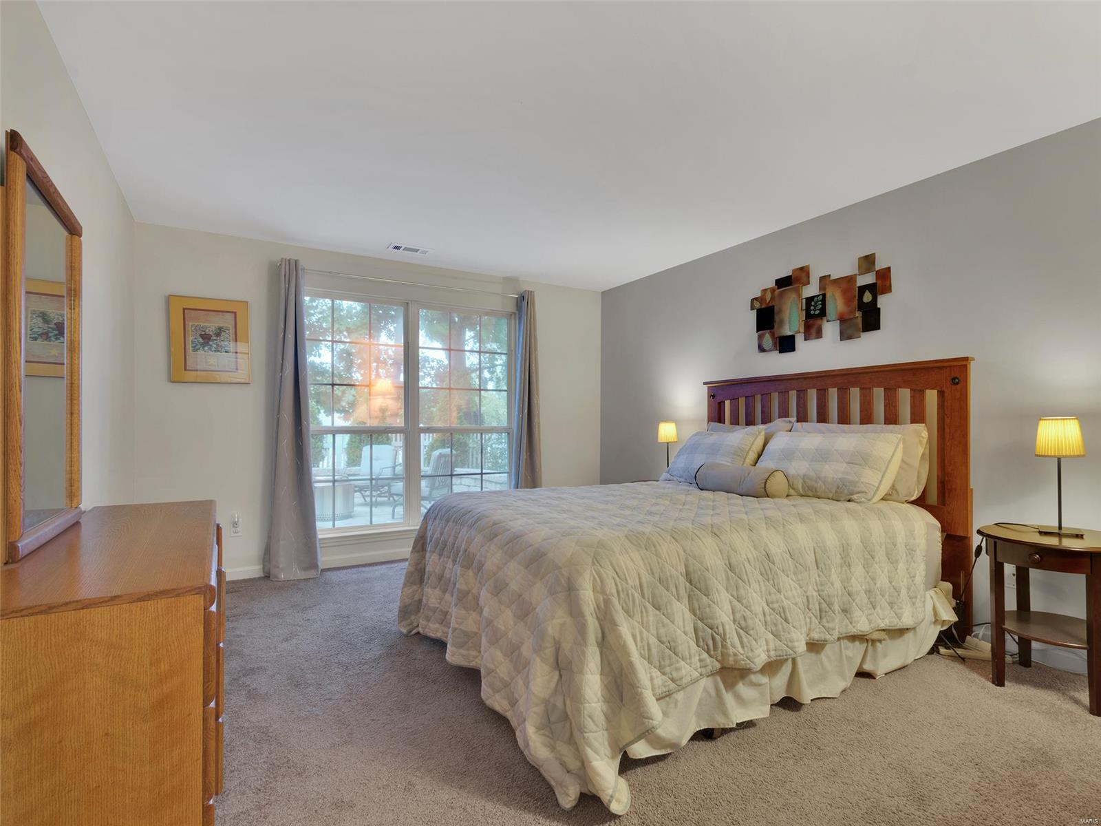 952 Oak Knoll Manor