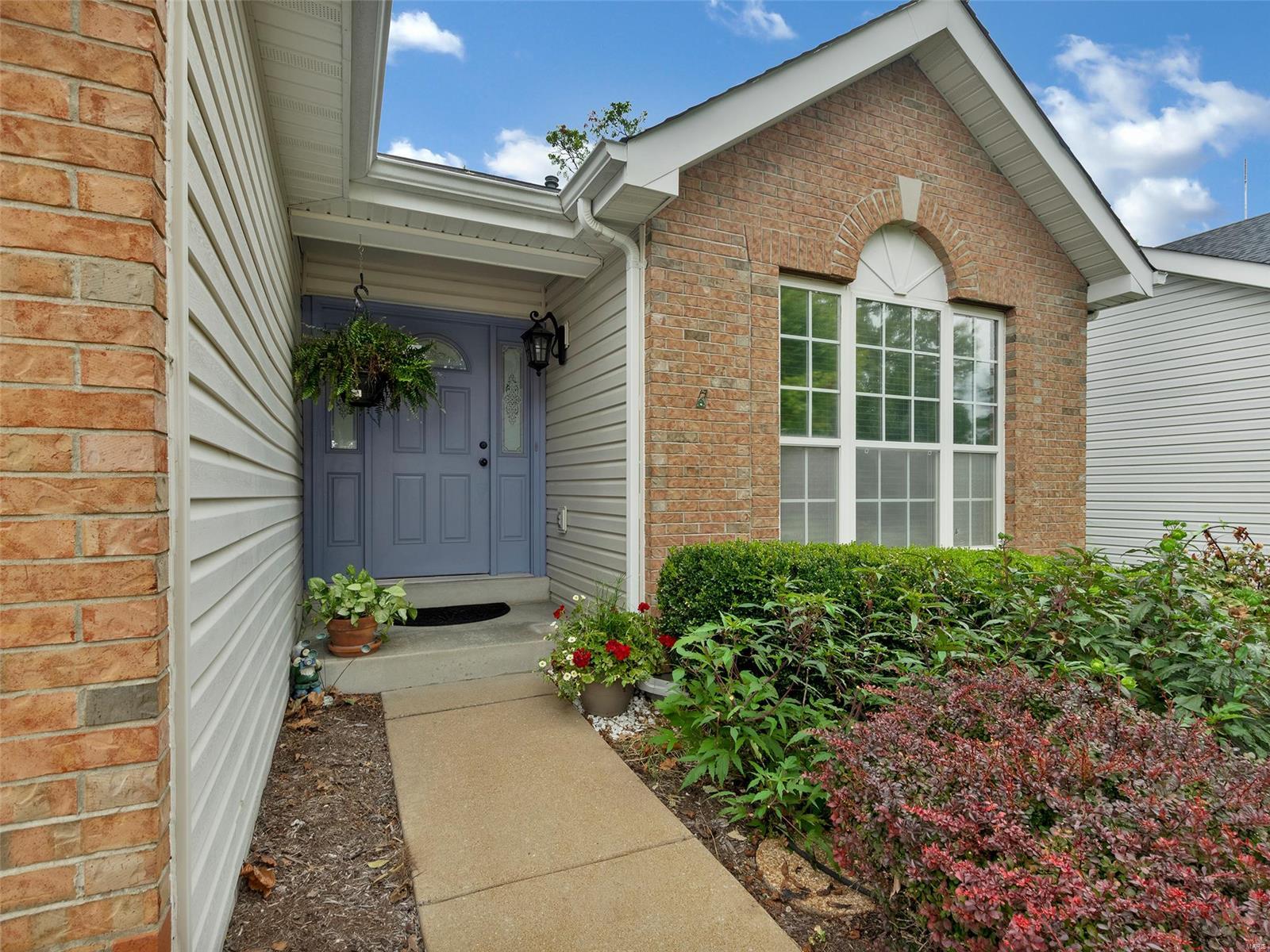 952 Oak Knoll Manor