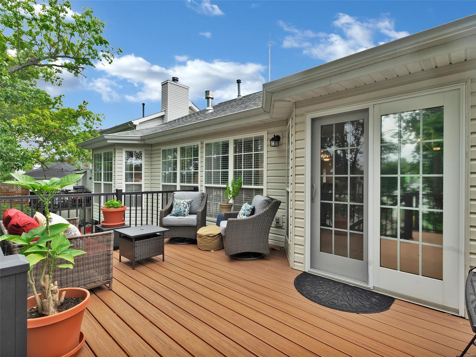 952 Oak Knoll Manor