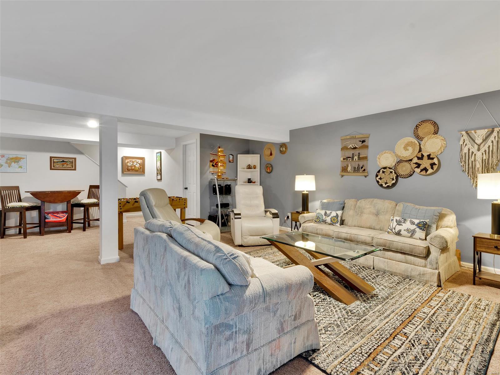 952 Oak Knoll Manor