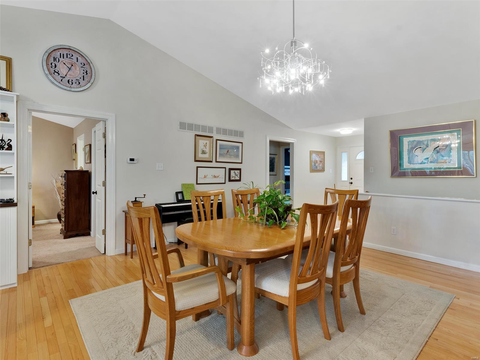 952 Oak Knoll Manor