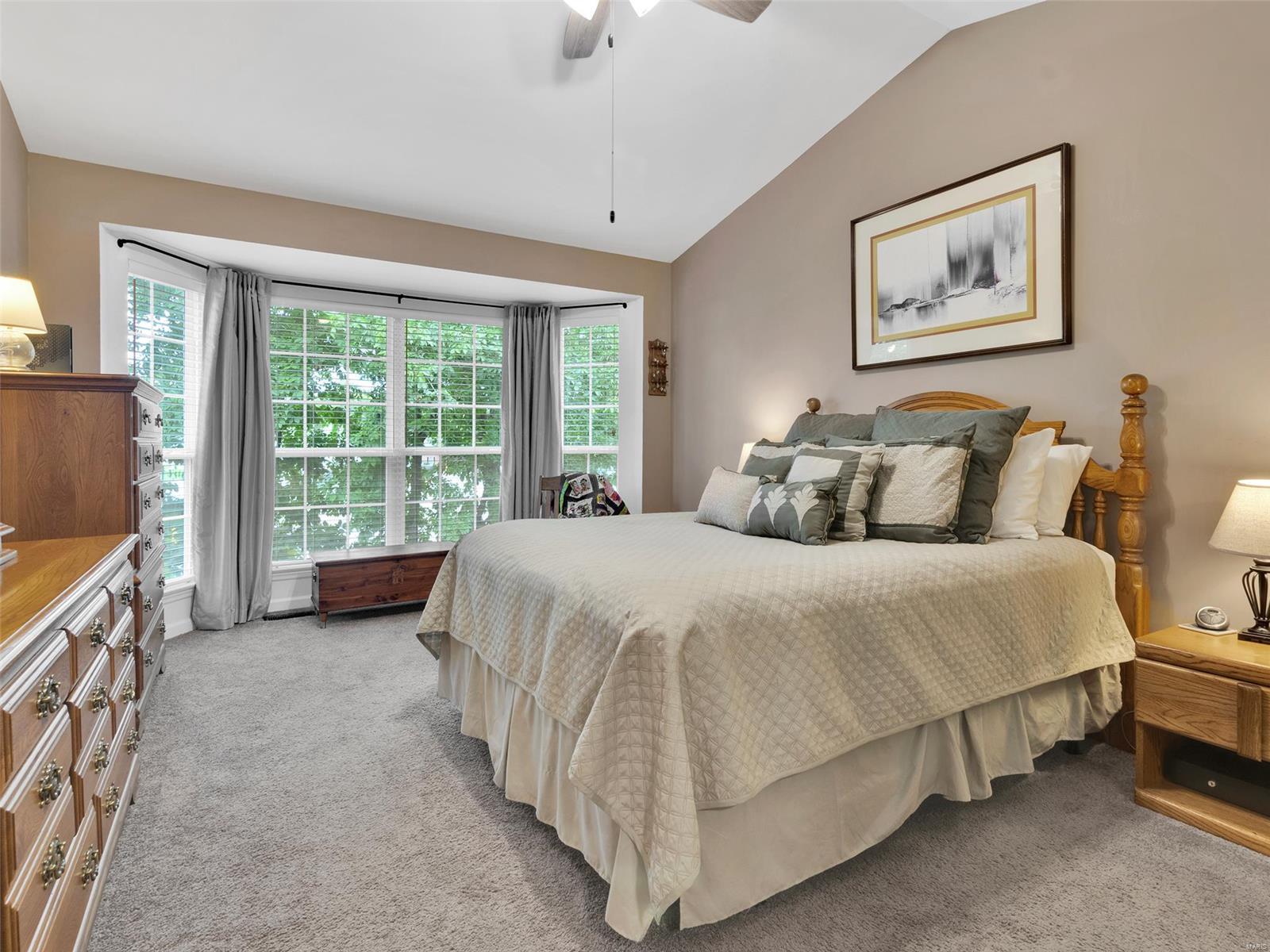 952 Oak Knoll Manor