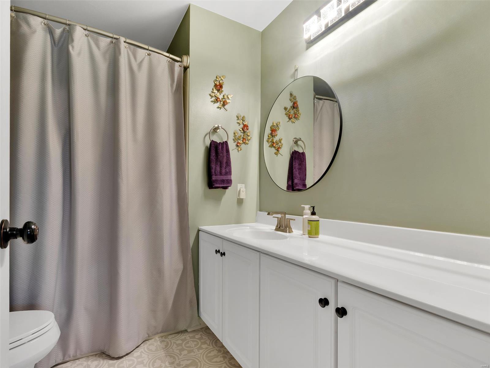 952 Oak Knoll Manor