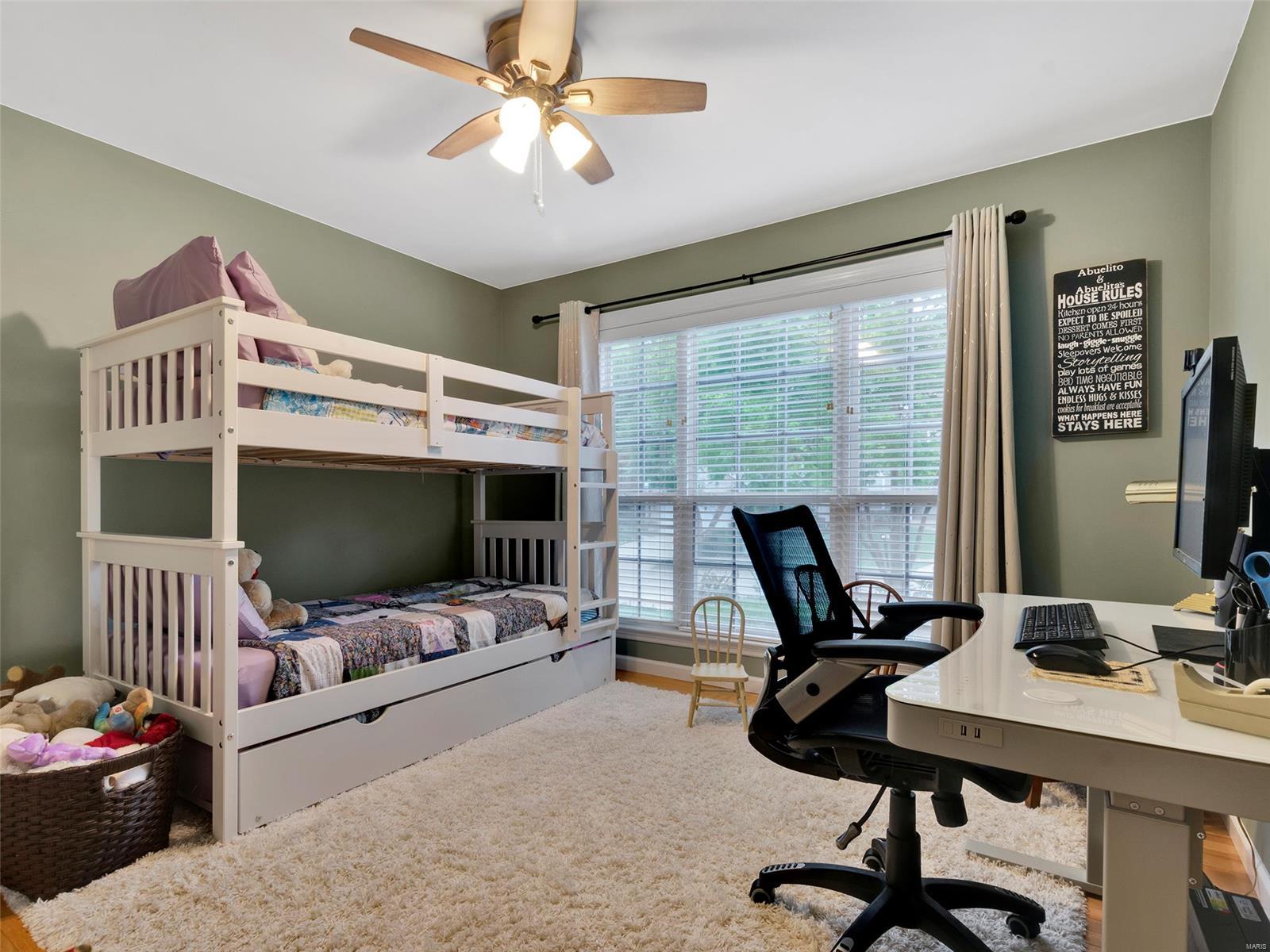 952 Oak Knoll Manor
