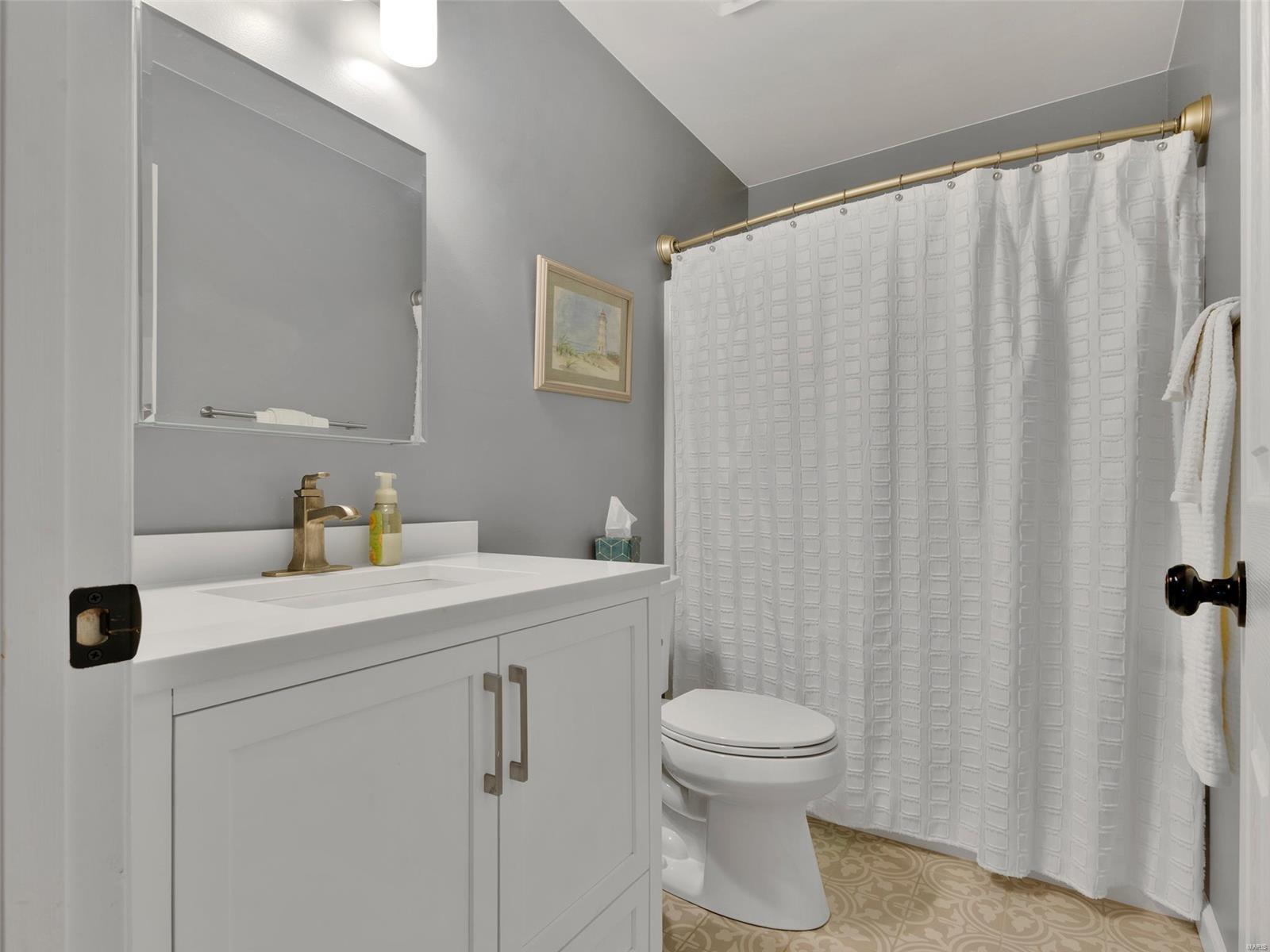 952 Oak Knoll Manor