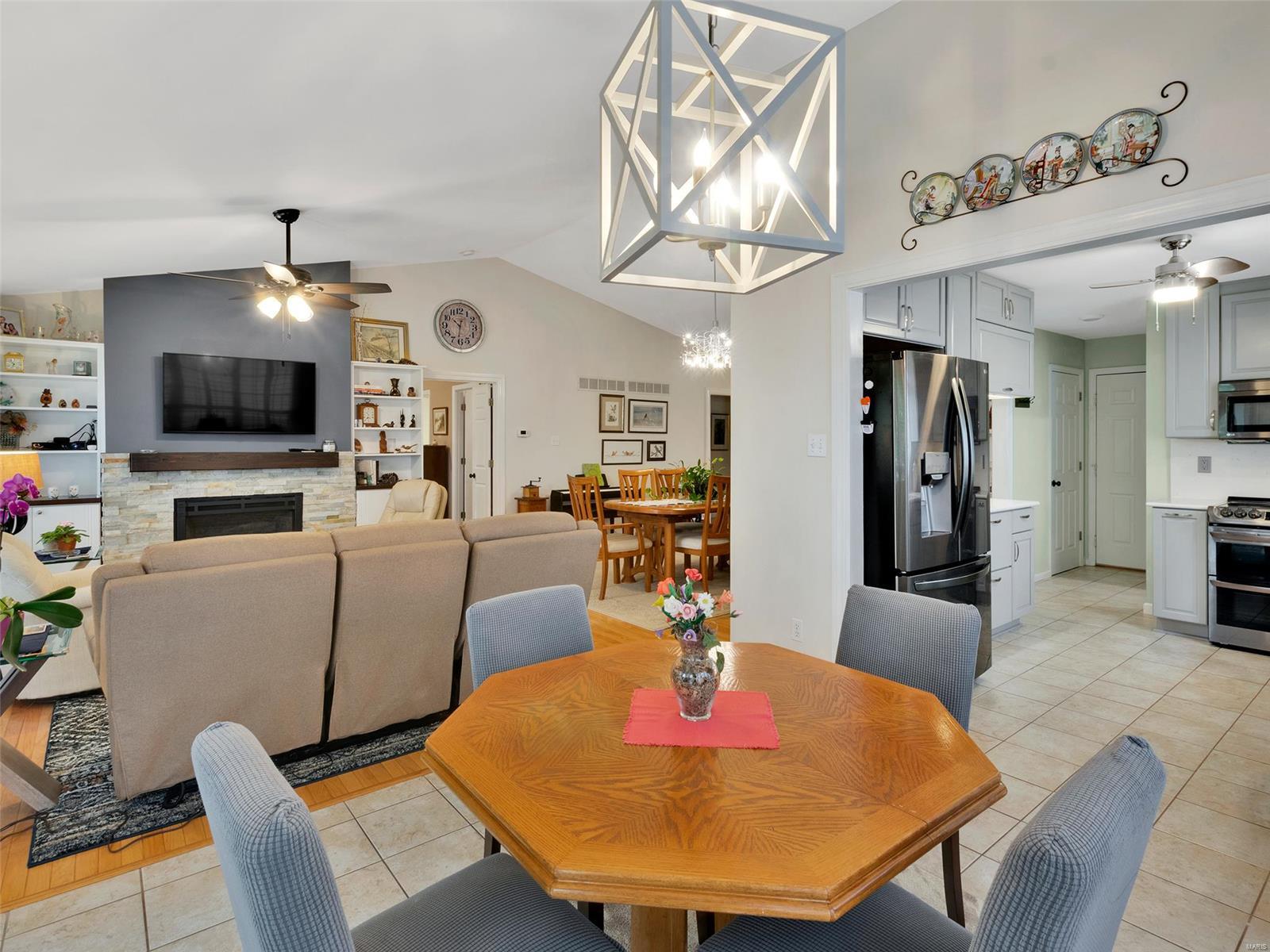 952 Oak Knoll Manor
