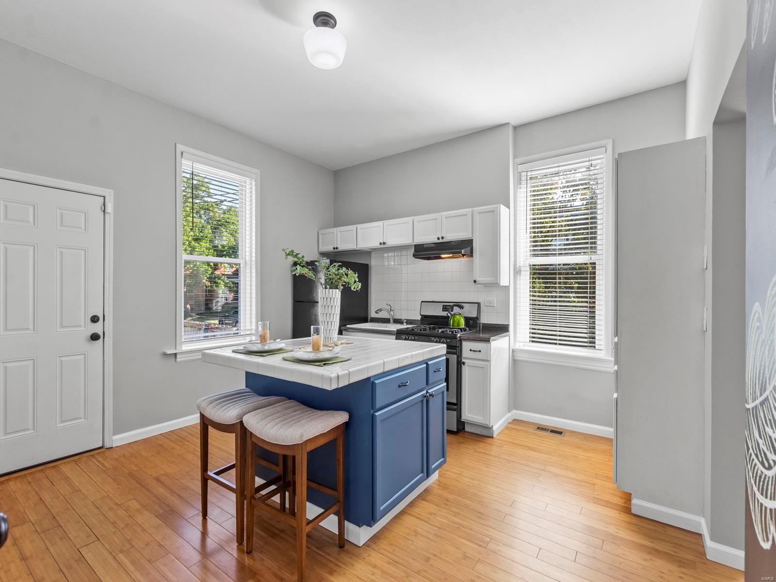 3129 Pestalozzi Street