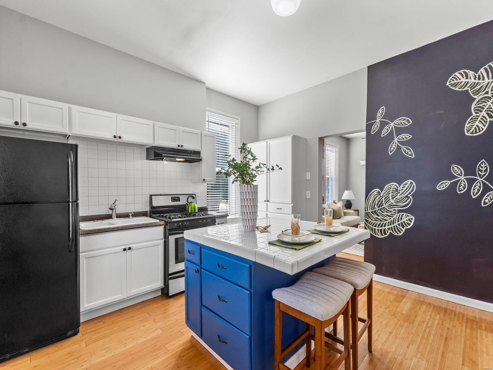 3129 Pestalozzi Street