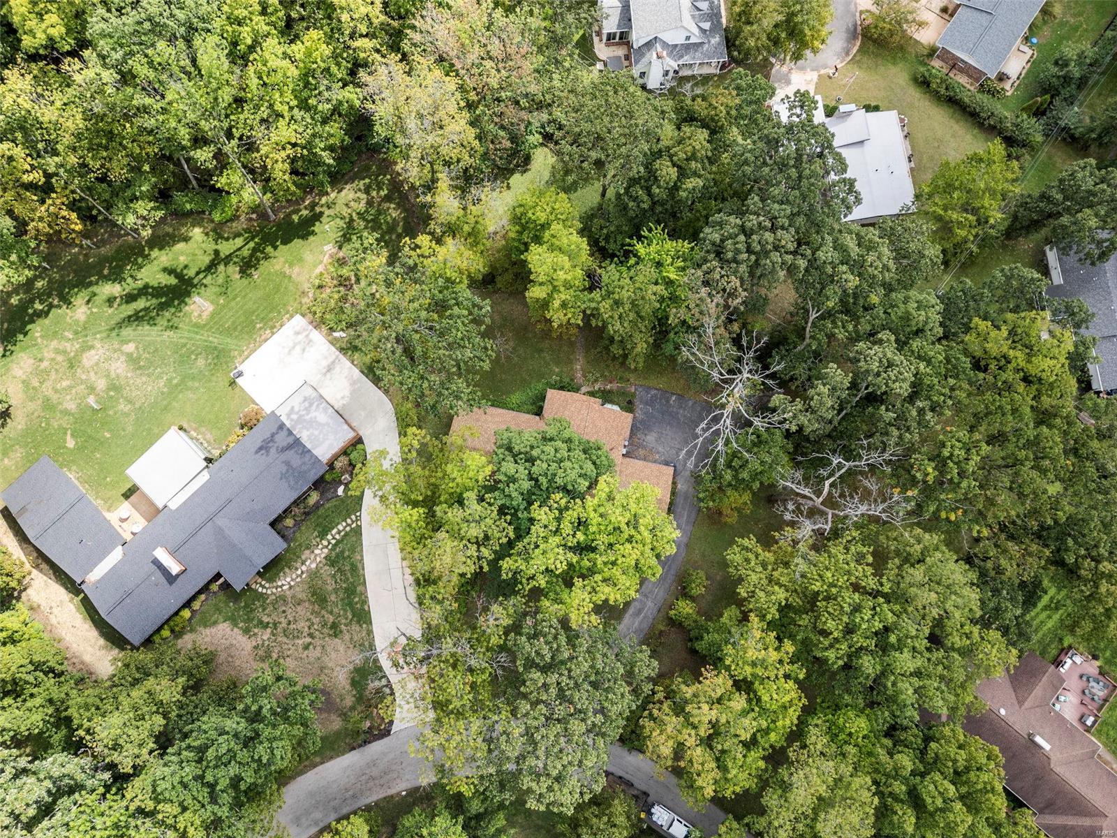 122 Frontenac Forest St.