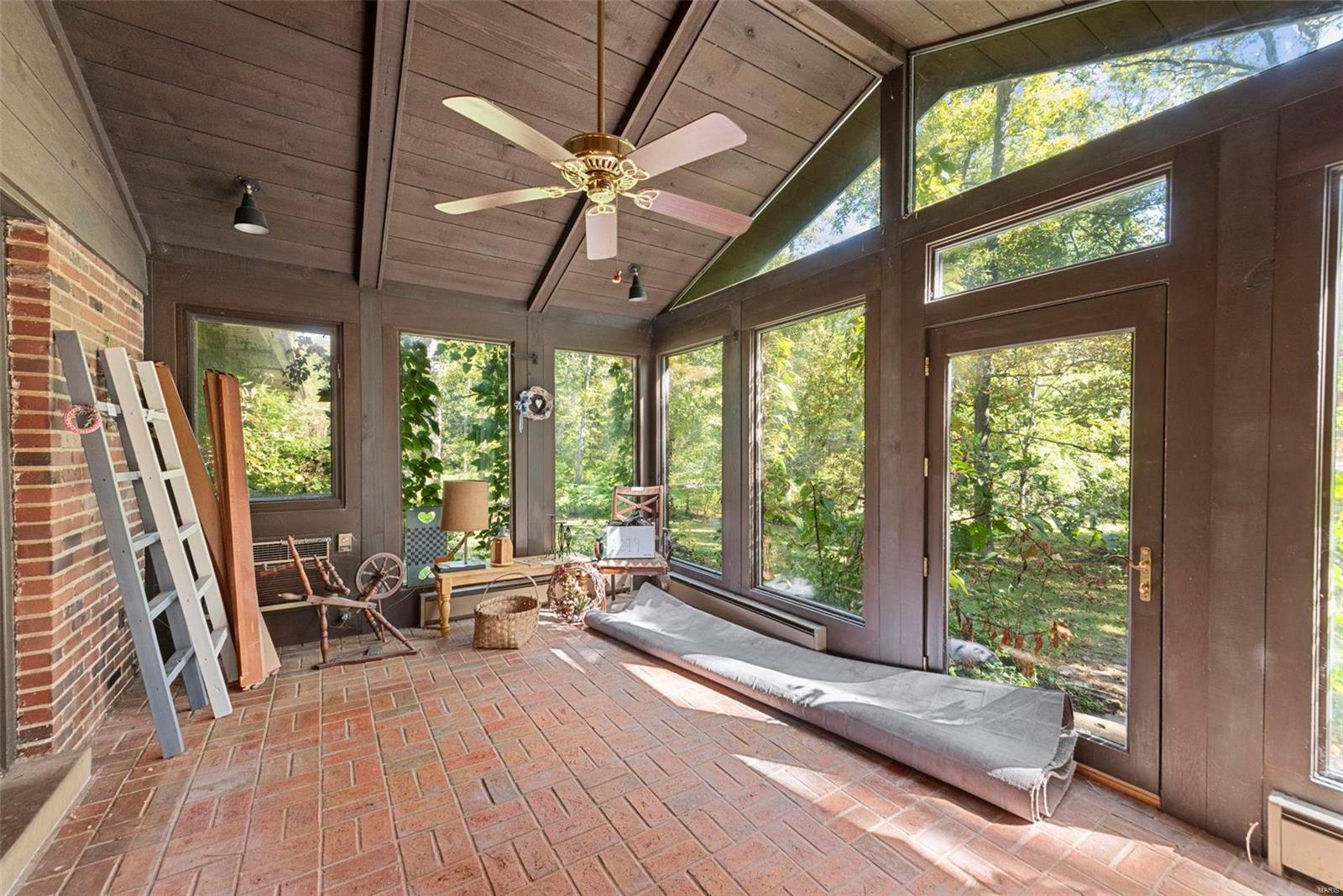 122 Frontenac Forest St.
