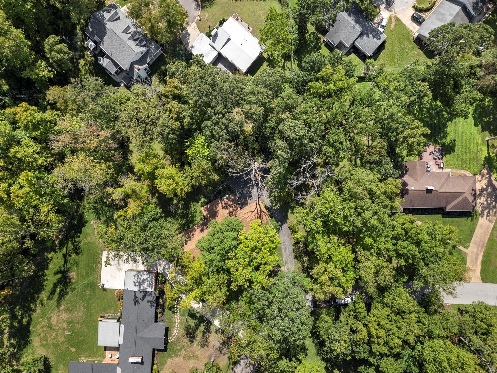 122 Frontenac Forest St.