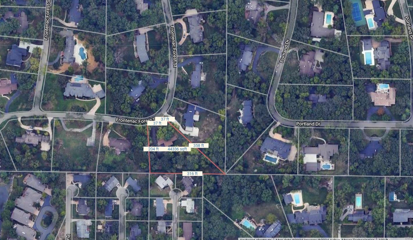 122 Frontenac Forest St.