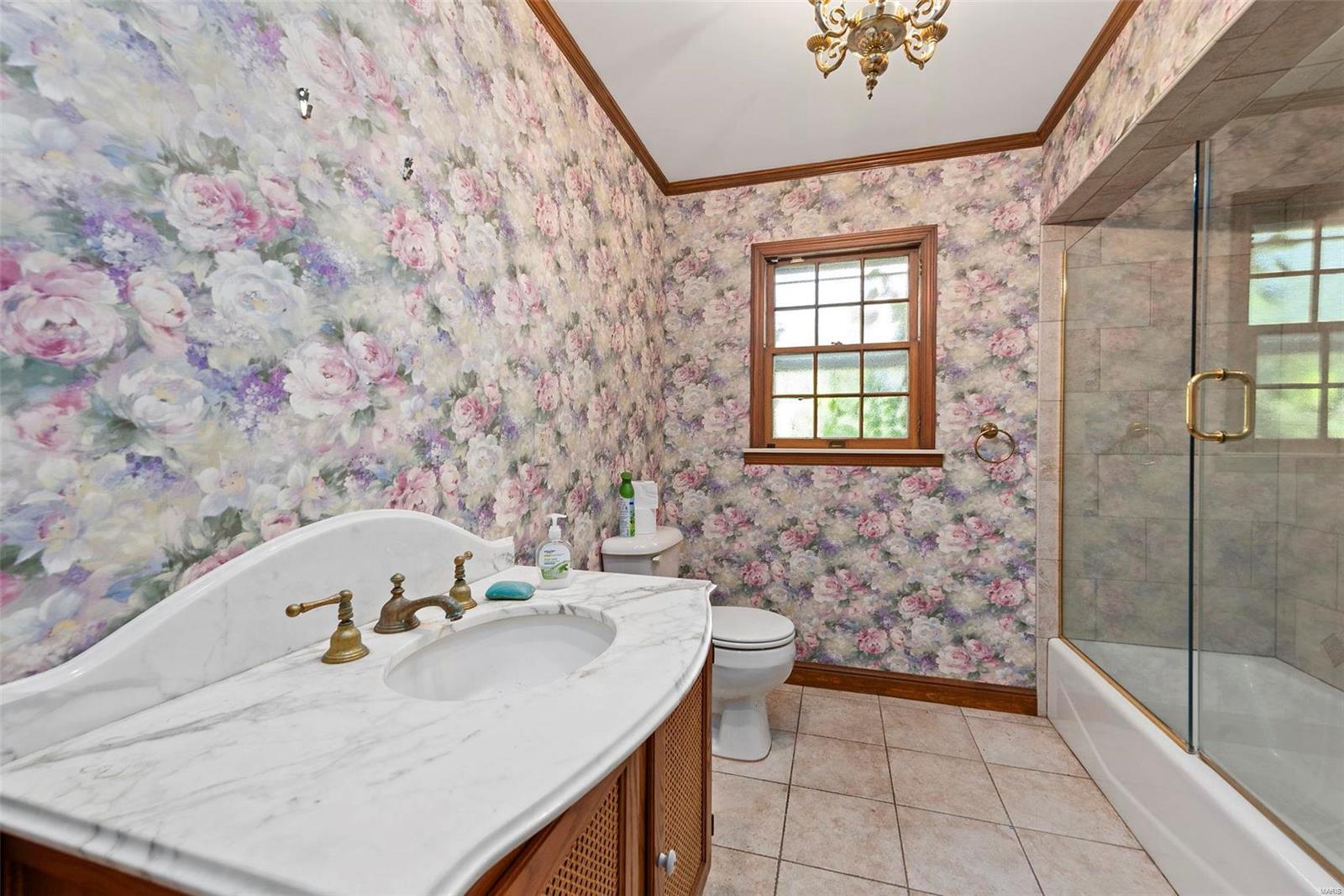 122 Frontenac Forest St.