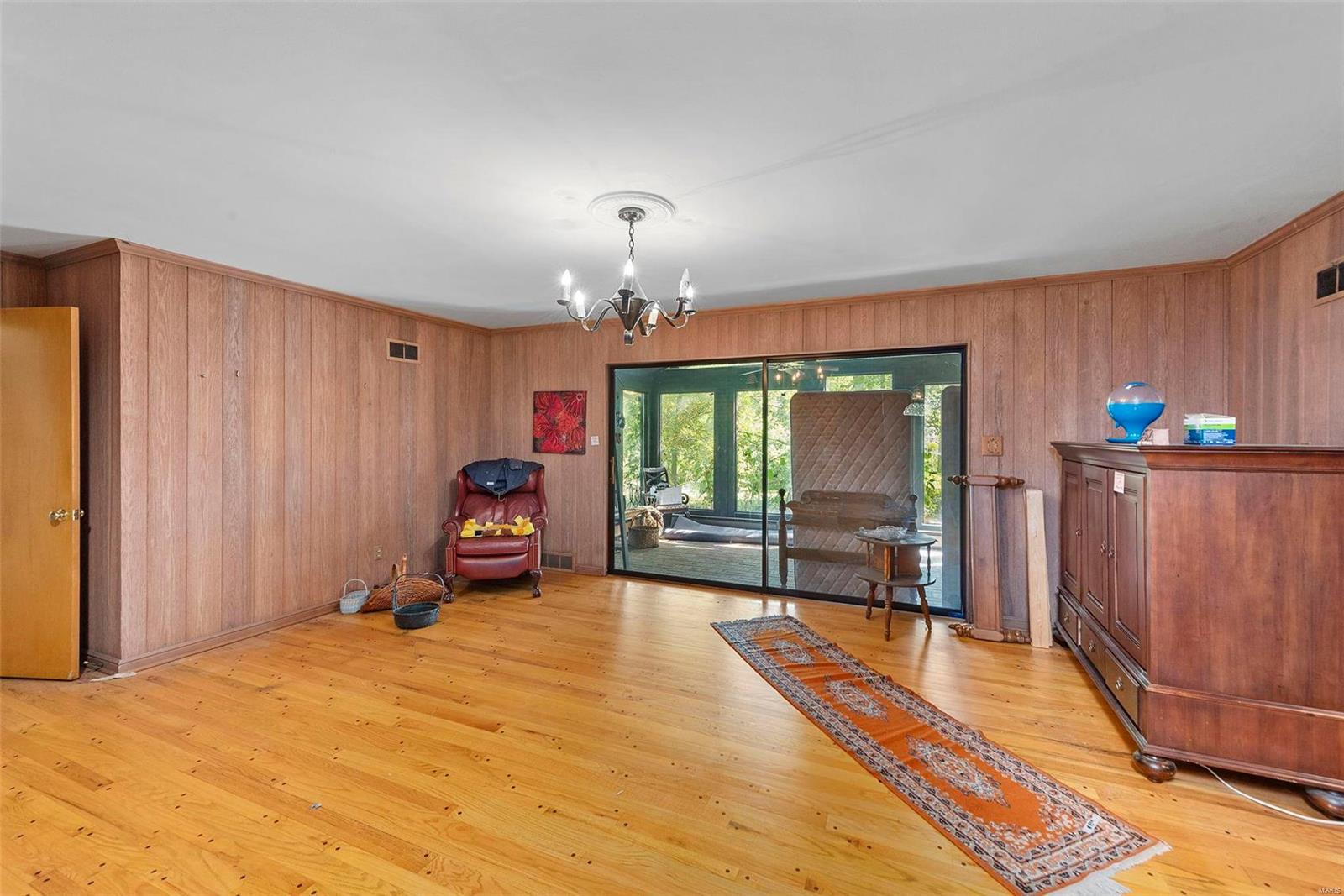 122 Frontenac Forest St.