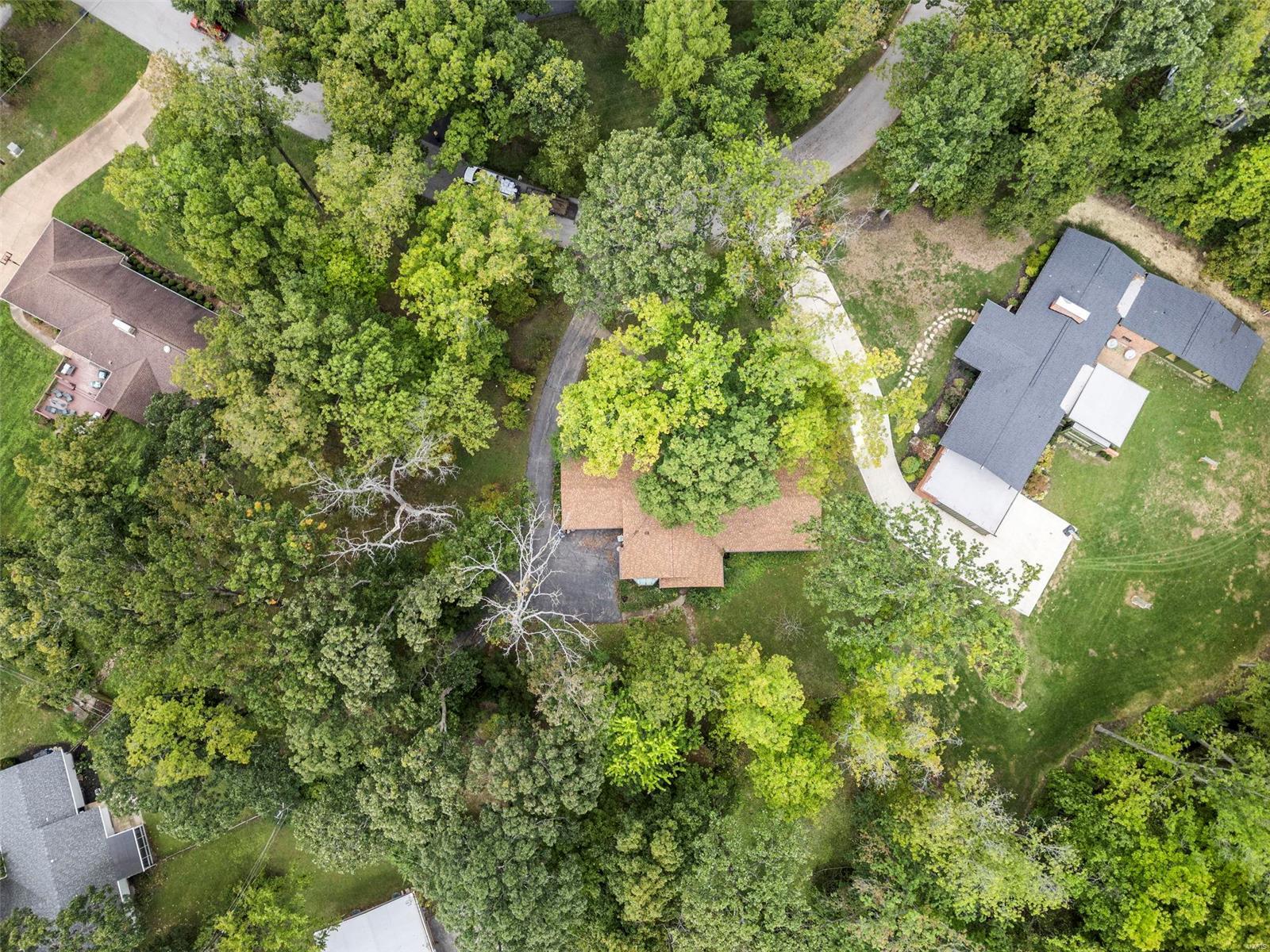 122 Frontenac Forest St.
